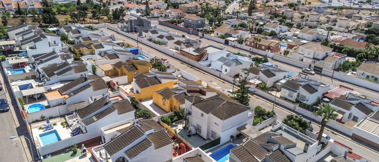 Imagen panorámica del área residencial del Limonar y Las Torretas de Torrevieja.  | TONY  SEVILLA