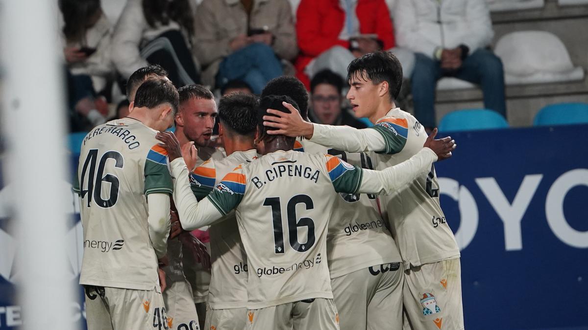 Los jugadores del Castellón celebran el 0-1.