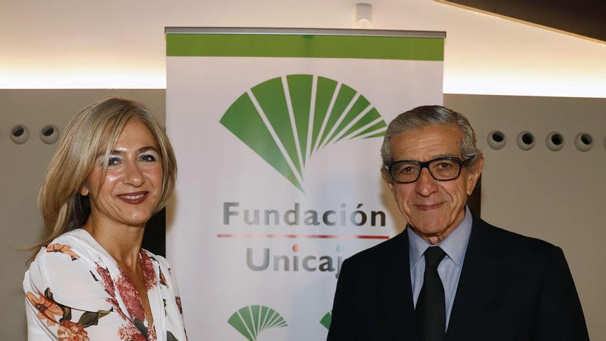 La consejera de Cultura y Patrimonio Histórico, Patricia del Pozo, y el presidente de la Fundación Unicaja, Braulio Medel.