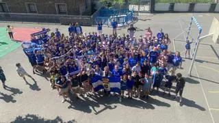 "Pintamos el ascenso": los colegios de Oviedo se tiñen de azul