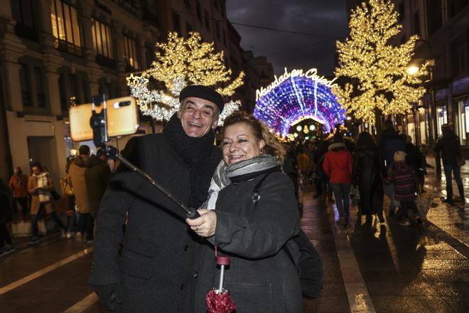 Oviedo exprime un puente con aires navideños