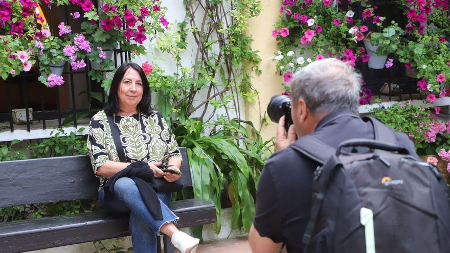 La esencia de la Judería en primavera, entre aspidistras  y verbenas