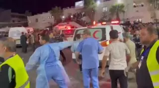 Un bombardeo en un hospital de Gaza causa centenares de muertos