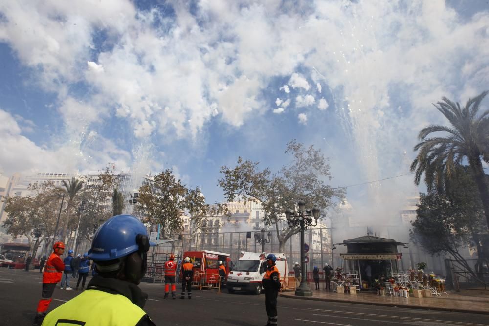 Ambientazo en la mascletà del día de la Crida