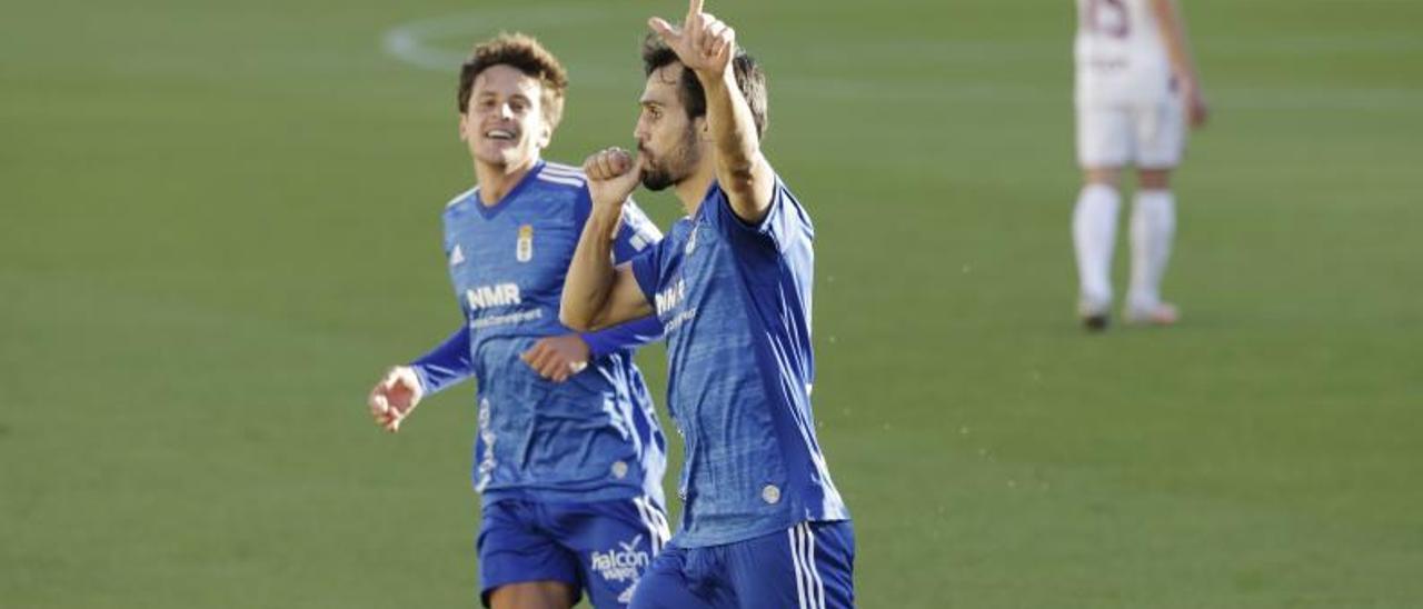 Arribas celebra un gol junto a Sangalli.