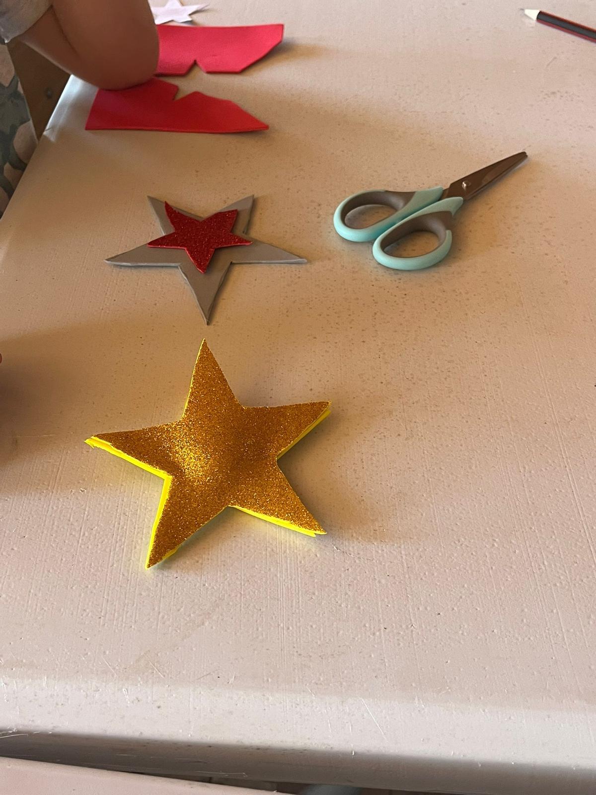 Algunas de las estrellas realizadas en el taller