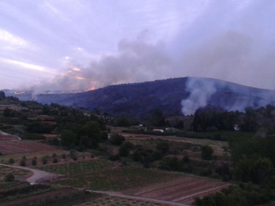 Incendio forestal en Bolbaite (Valencia)