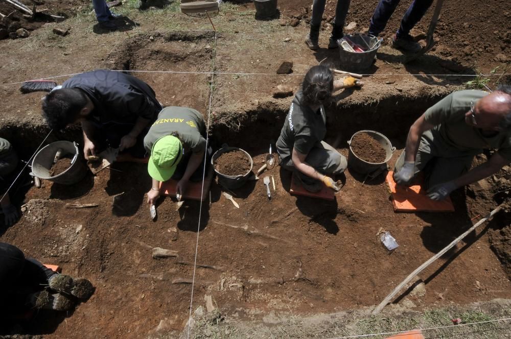 Excavación en la fosa de Parasimón