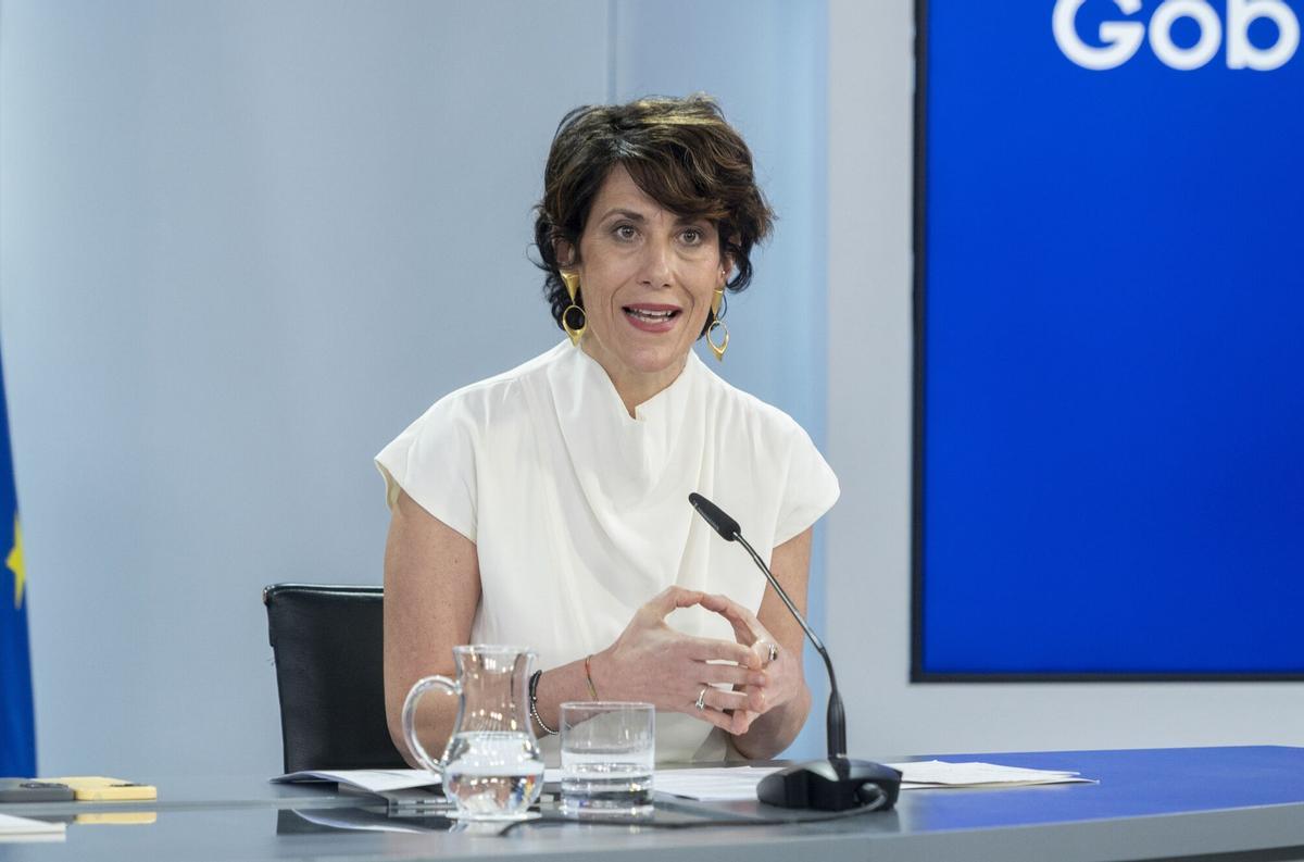 La ministra de Inclusión, Seguridad Social y Migraciones, Elma Saiz, durante la rueda de prensa posterior al Consejo de Ministros