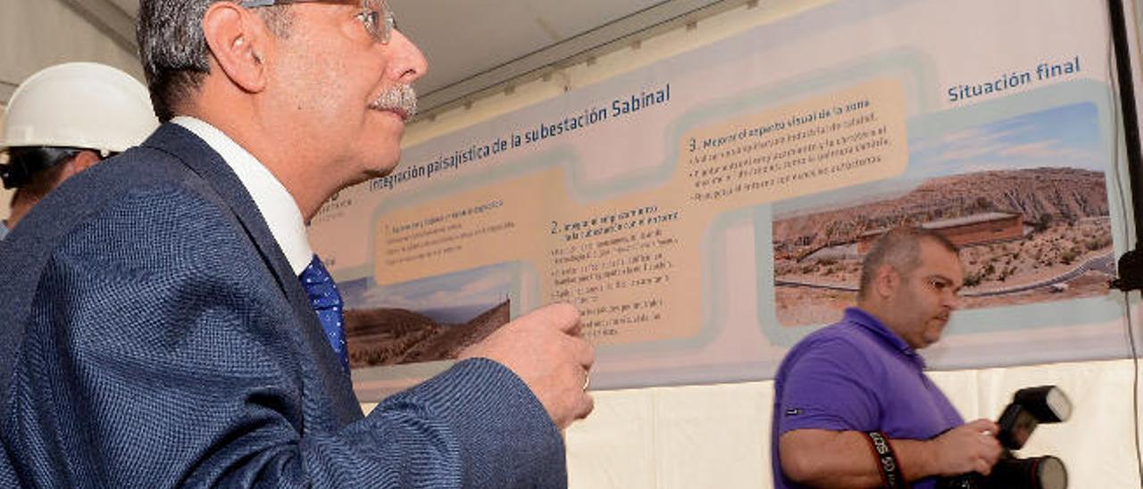 José Folgado, presidente de Red Eléctrica, durante la colocación de la primera piedra en el Sabinal, hace un año.