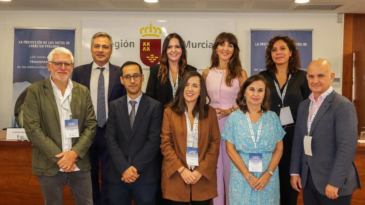 Los protagonistas de la jornada sobre transparencia y protección de datos celebrada en Murcia.