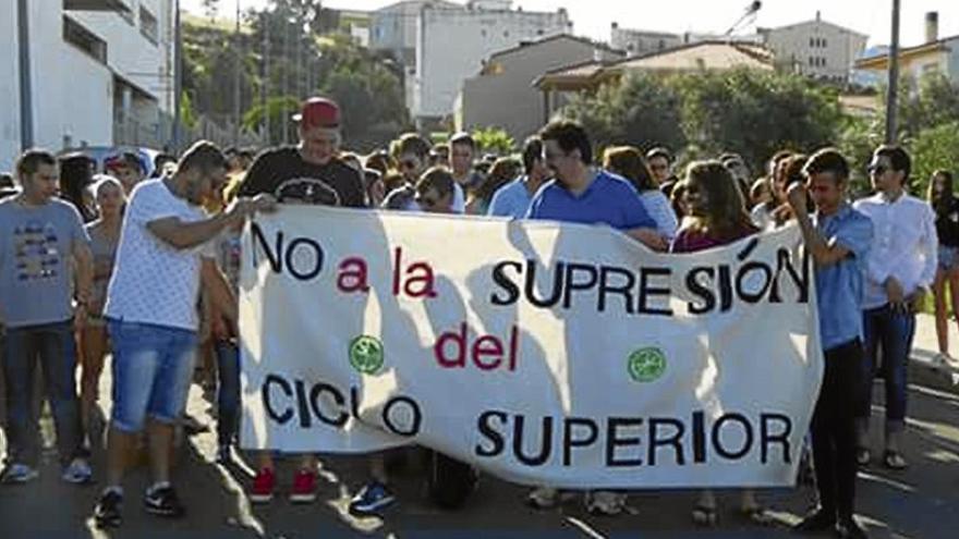 Torrejoncillo mantiene las protestas por la supresión de un ciclo superior de FP