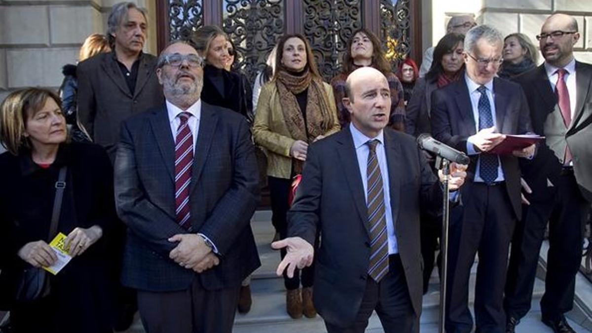 El decano de los abogados de Barcelona, Pedro Yúfera, durante la protesta.