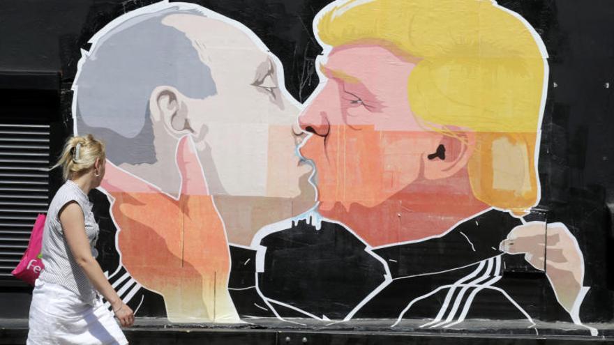 Graffiti en Vilnius (Lituania) con las figuras de Putin y Trump.