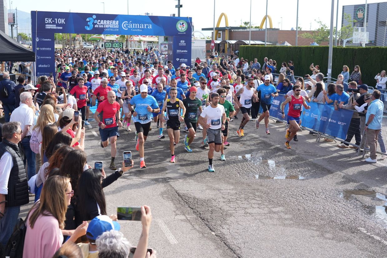 Búscate en las fotos de la Carrera de las Empresas en Castellón
