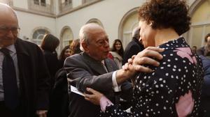 Pujol da el pésame a la hija de Muriel Casals.