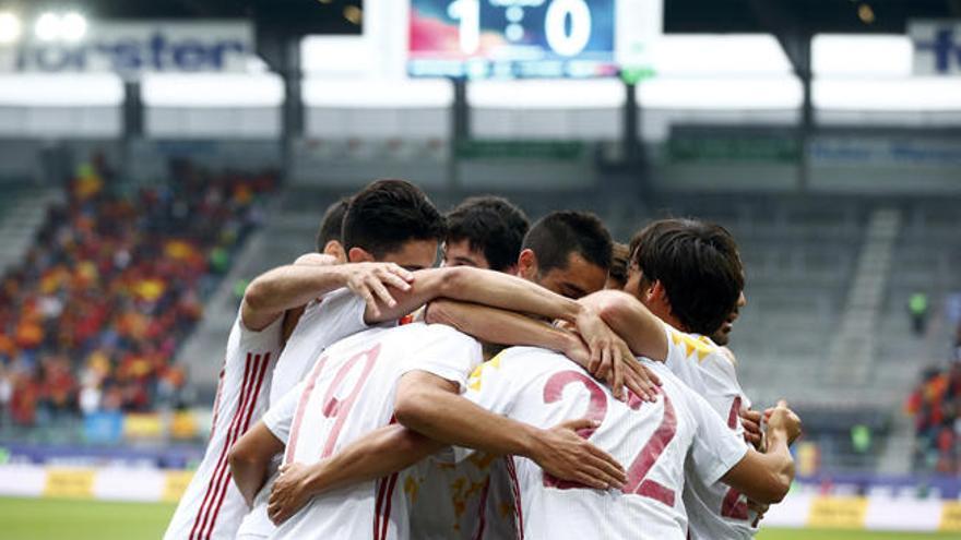 España celebra un gol en su preparación para la Eurocopa.