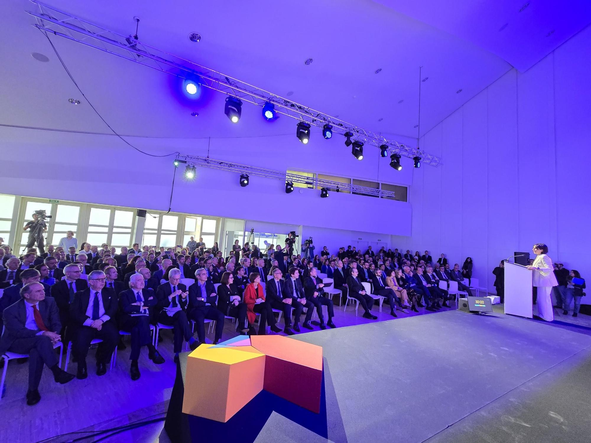 El poder político y empresarial se cita en Santiago