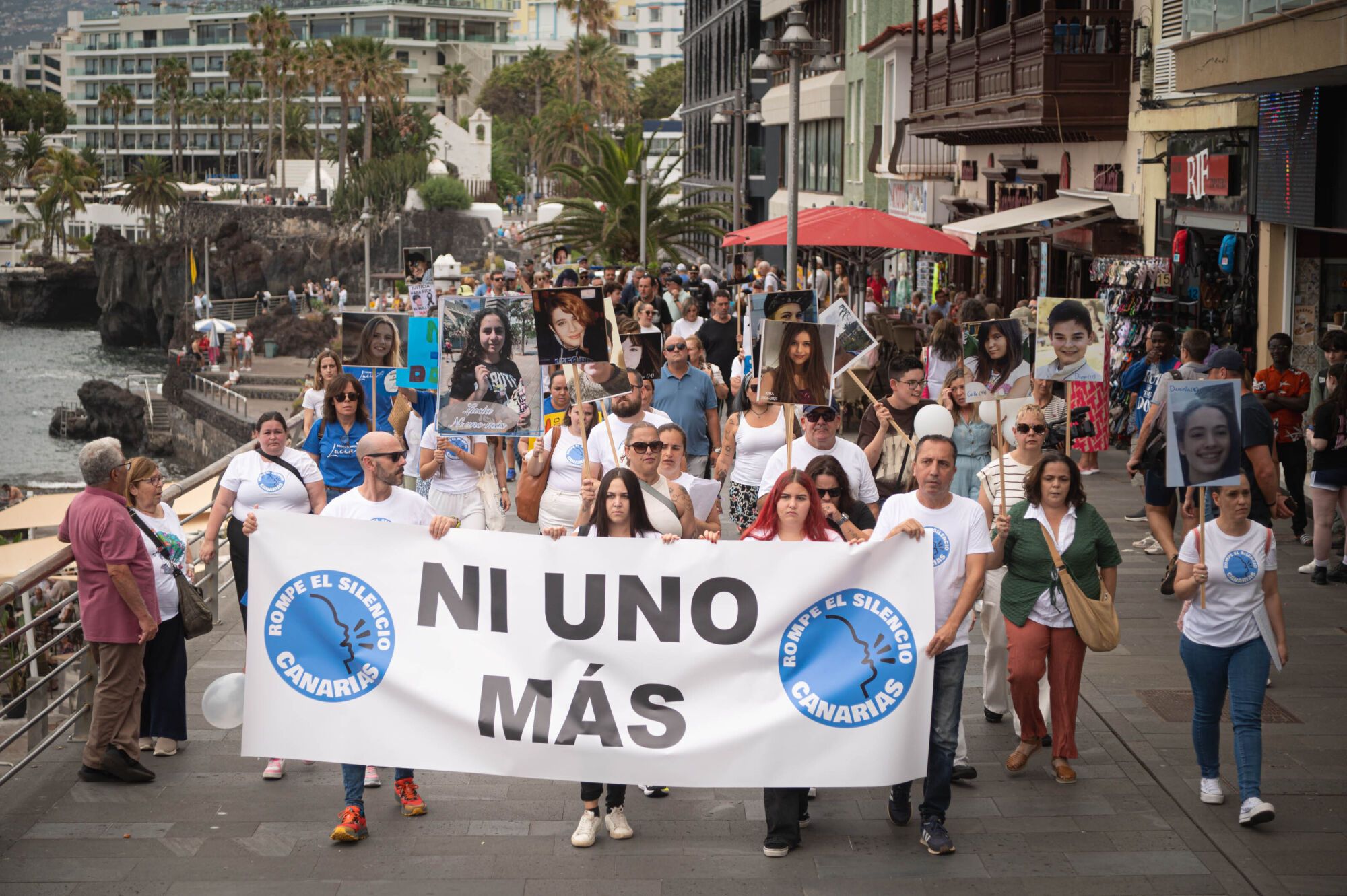 Manifestación de familias afectadas por el acoso escolar
