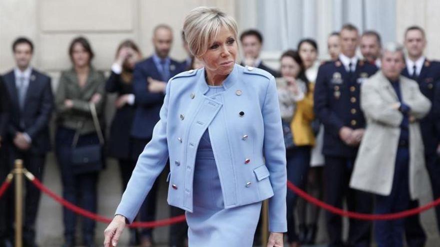 Los franceses no quieren (tanto) a Brigitte Macron