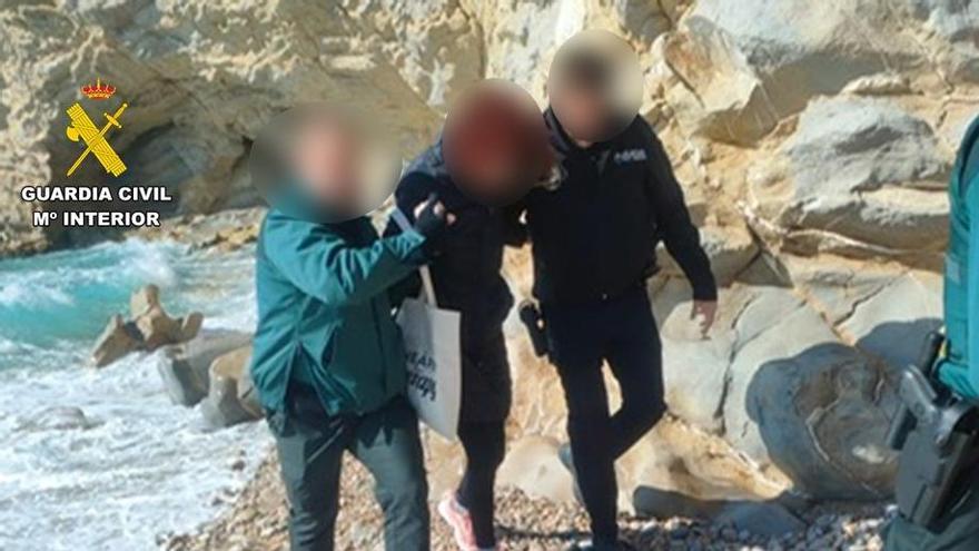 La Guardia Civil localiza en un acantilado de Villajoyosa a una mujer desaparecida