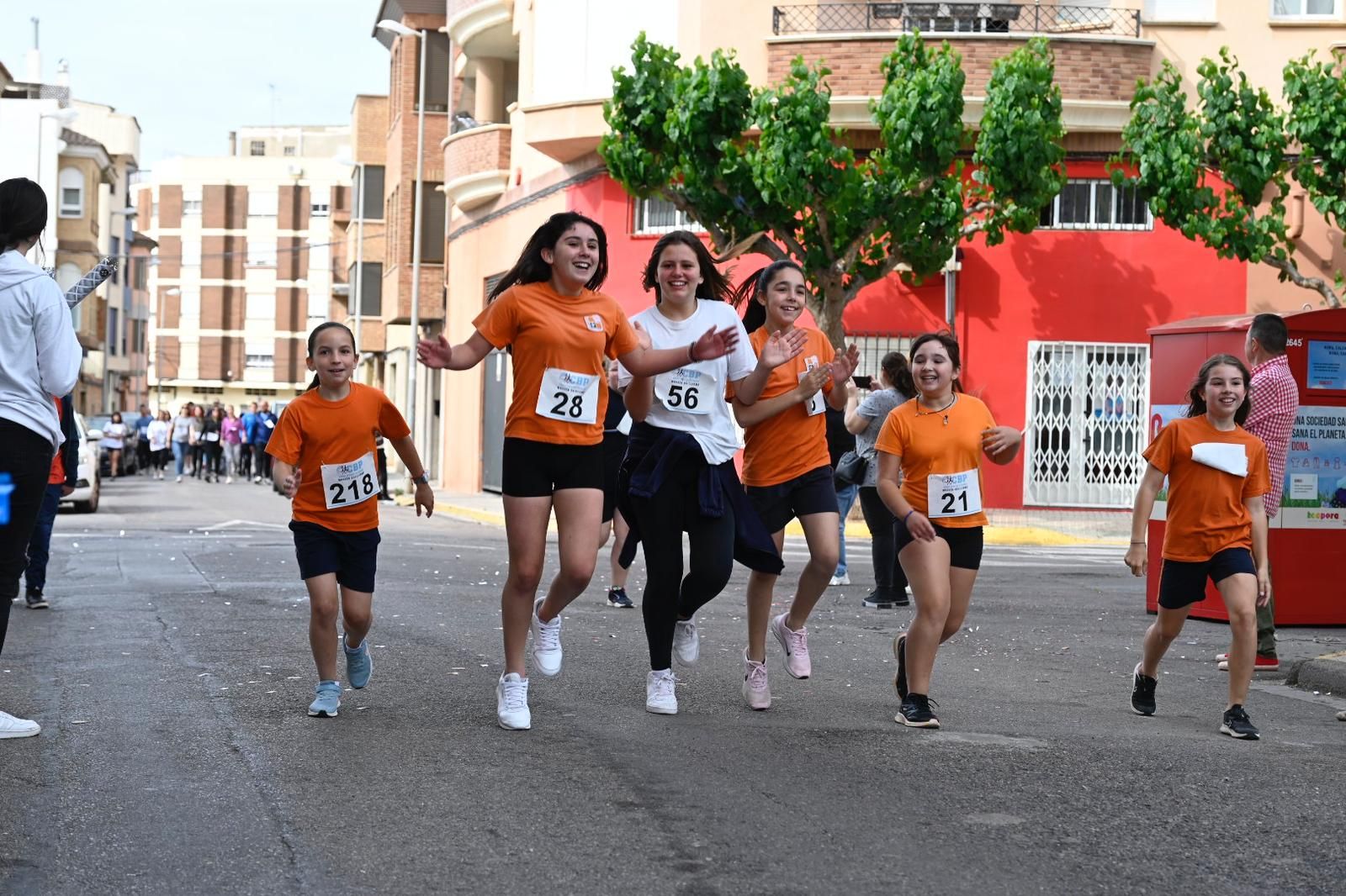 Escolares de Vila-real protagonizan una carrera solidaria en homenaje a mossén Guillermo