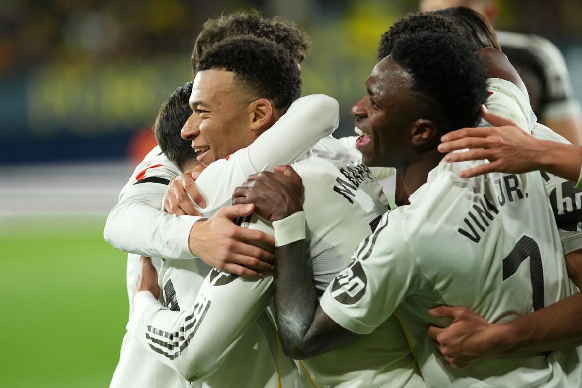 Los jugadores del Real Madrid celebran el segundo gol contra el Villarreal.