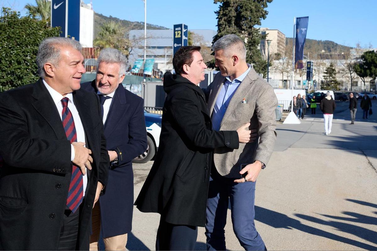 Xavi Pascual se abraza con Enric Masip