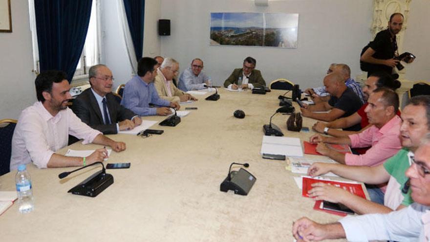 Detalle de la reunión mantenida este lunes en las dependencias del Ayuntamiento de Málaga.