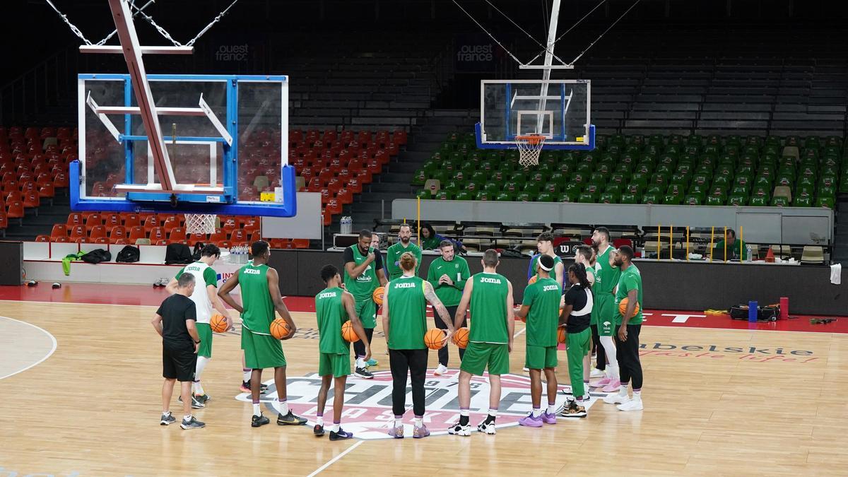 El Unicaja se entrenó este martes en la pista del Cholet.