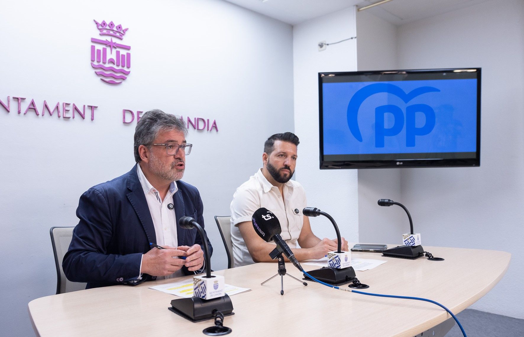 Barber y Gregori esta mañana en rueda de prensa.