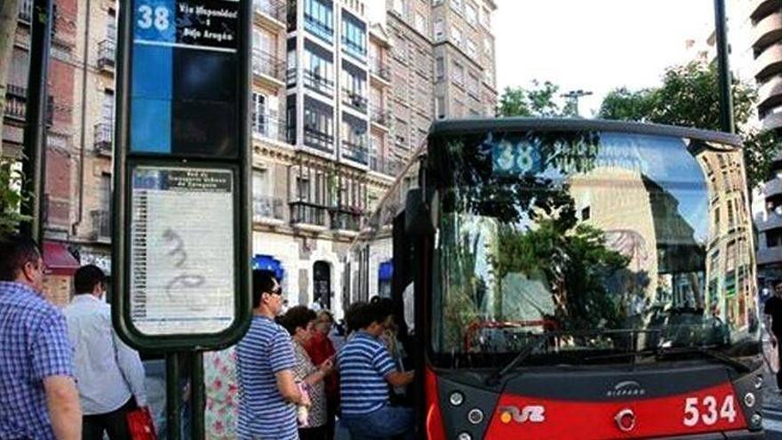 El Ayuntamiento de Zaragoza se personará contra el despido en los autobuses urbanos