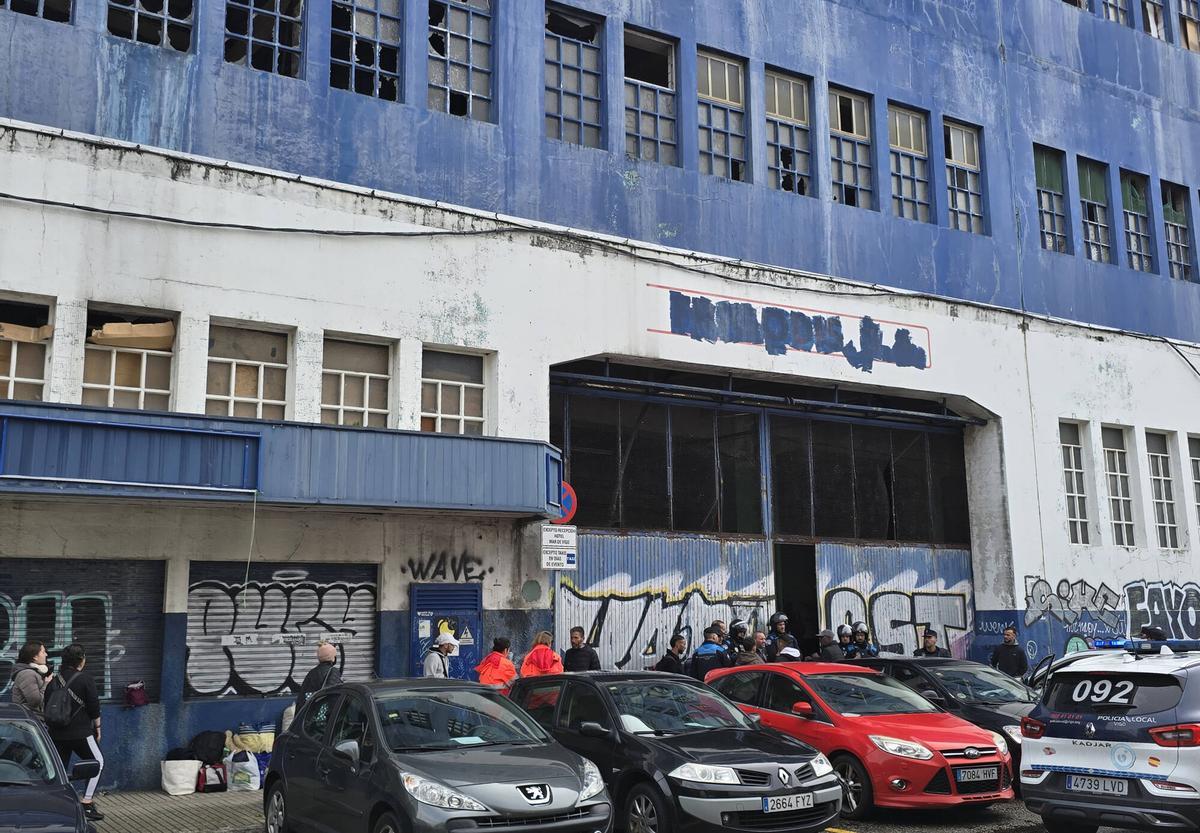 Nave desalojada en Jacinto Benavente.