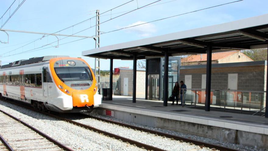 Un tren arribant a l&#039;estació de Blanes, foto d&#039;arxiu