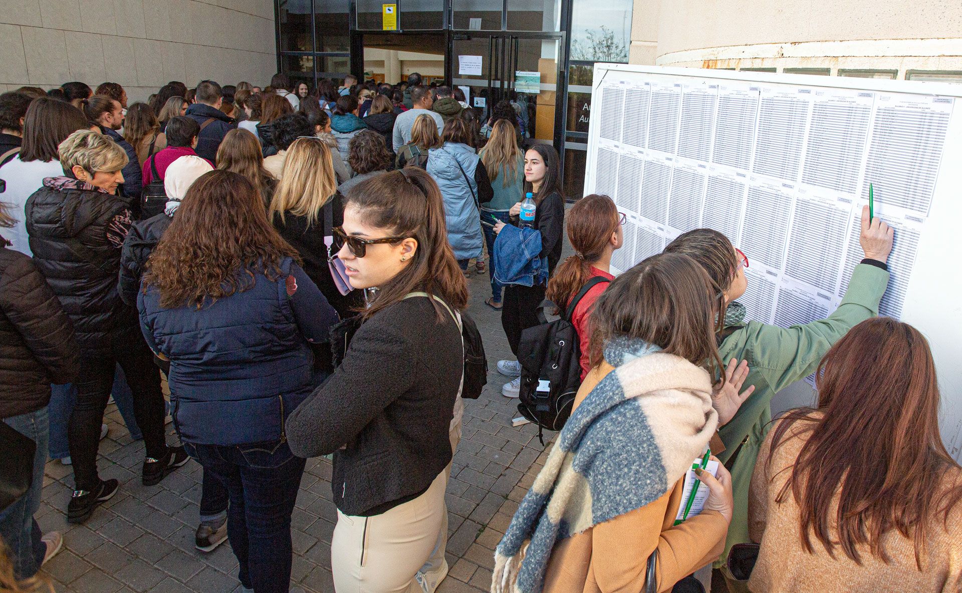 24.000 opositores para 3.817 plazas de Enfermería