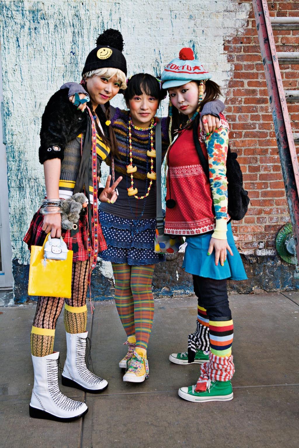 Chicas posando en el barrio Harajuku