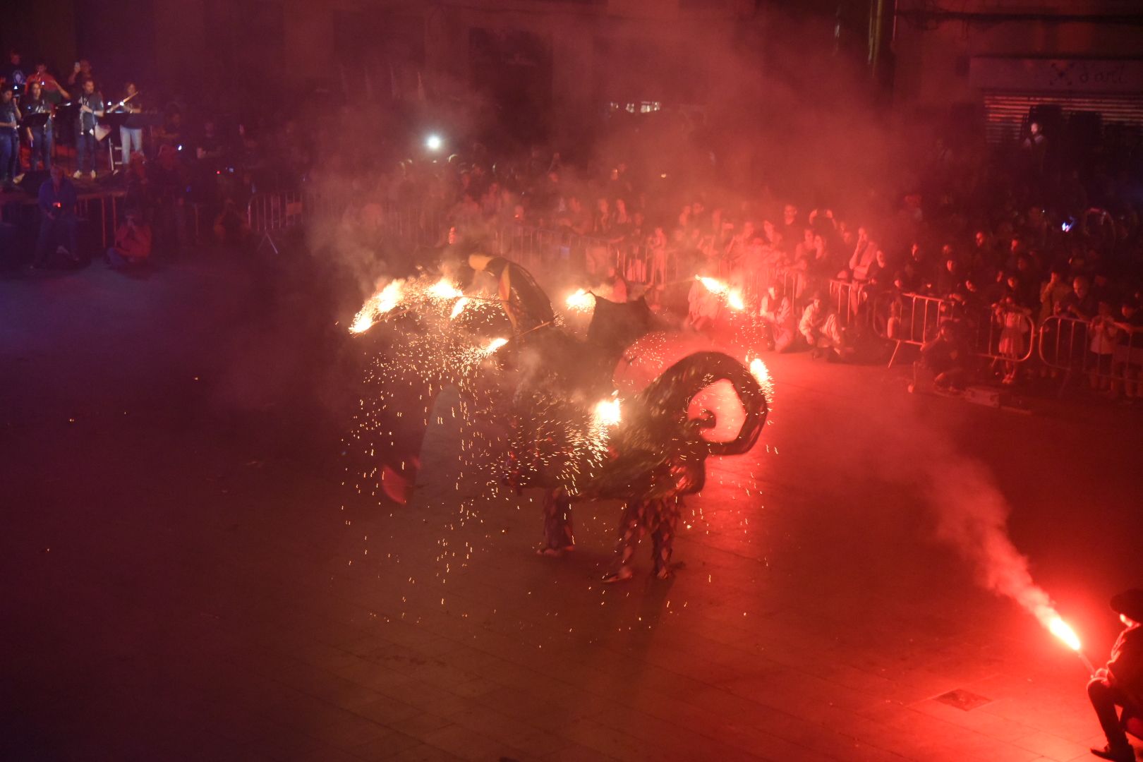 Esclat de gent a la Mostra del Correfoc