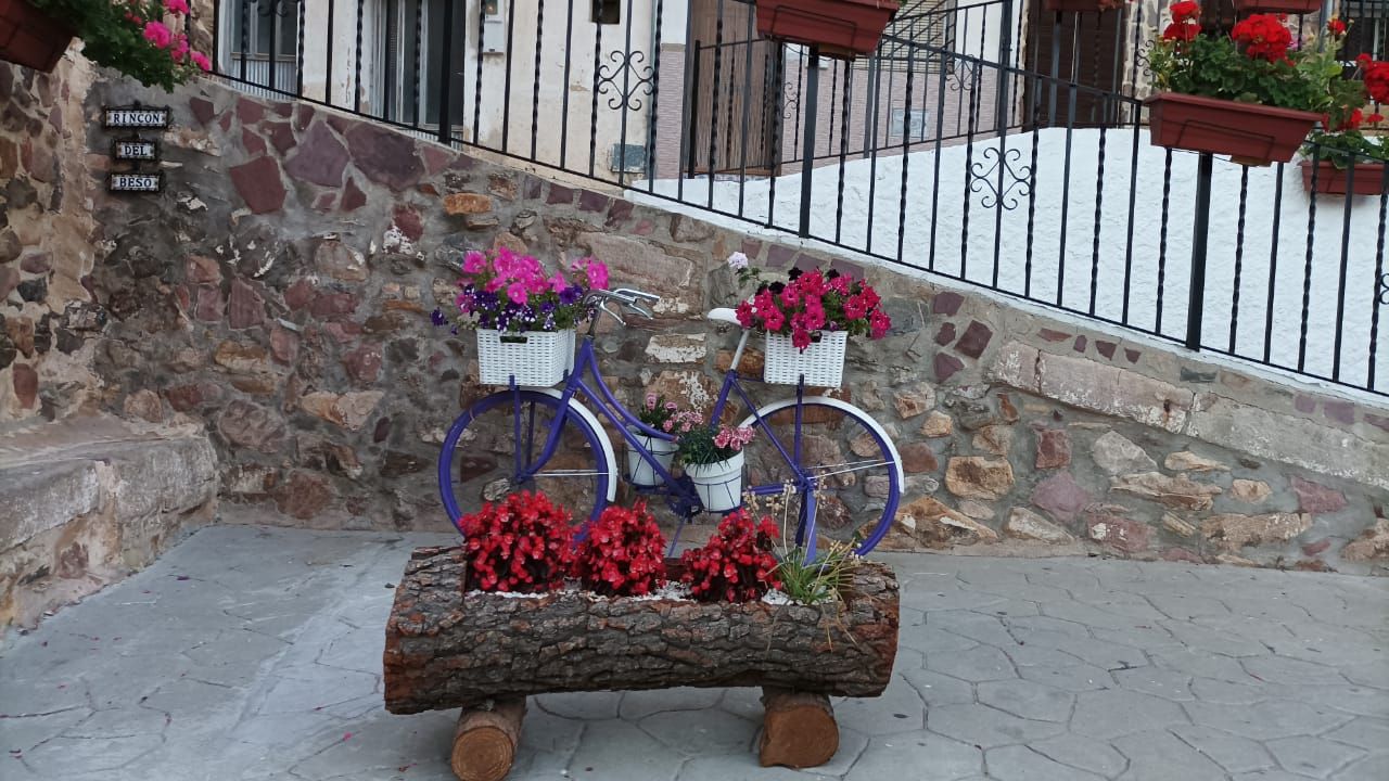 Viles en Flor, un reclamo turístico que mejora la imagen de Higueras gracias al esfuerzo de sus vecinos