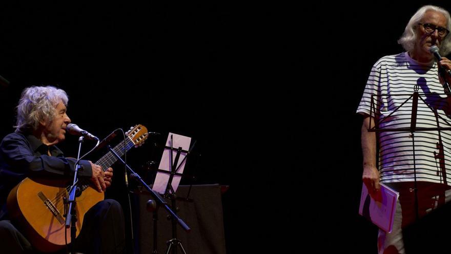 Paco Ibáñez e Antonio García Teijeiro, no recente concerto de Vigo.