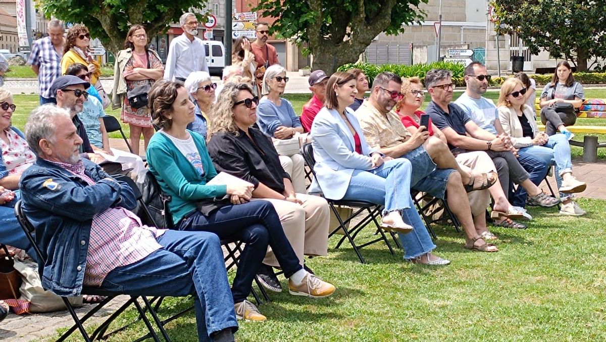 Público no acto.