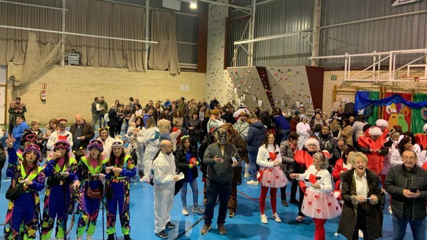 El pabellón de Morata de Jalón acogió una gran fiesta. | SERVICIO ESPECIAL