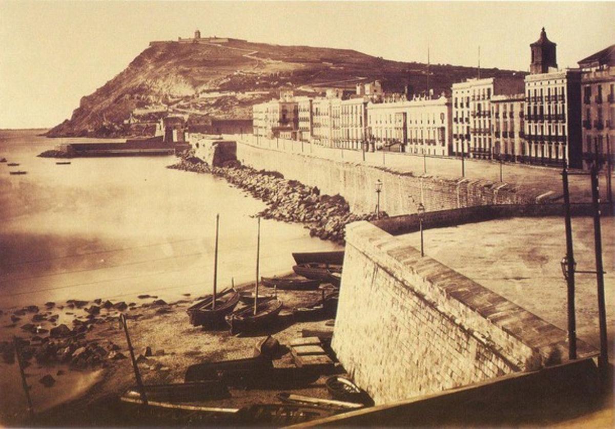 Vistes de la muralla de mar i muntanya de Montjuïc, el 1860.