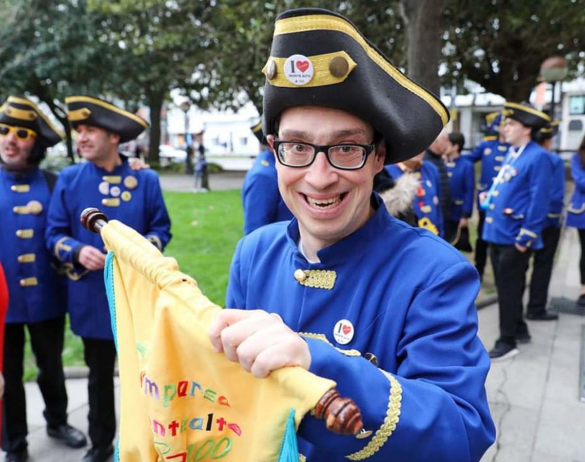 Chucas, con la comparsa Monte Alto a 100 en un carnaval.   | // LOC