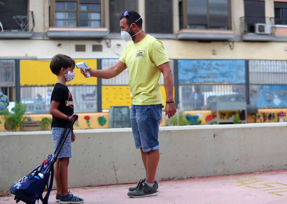 Primer día de clase en el colegio municipal de Benimaclet, en València.