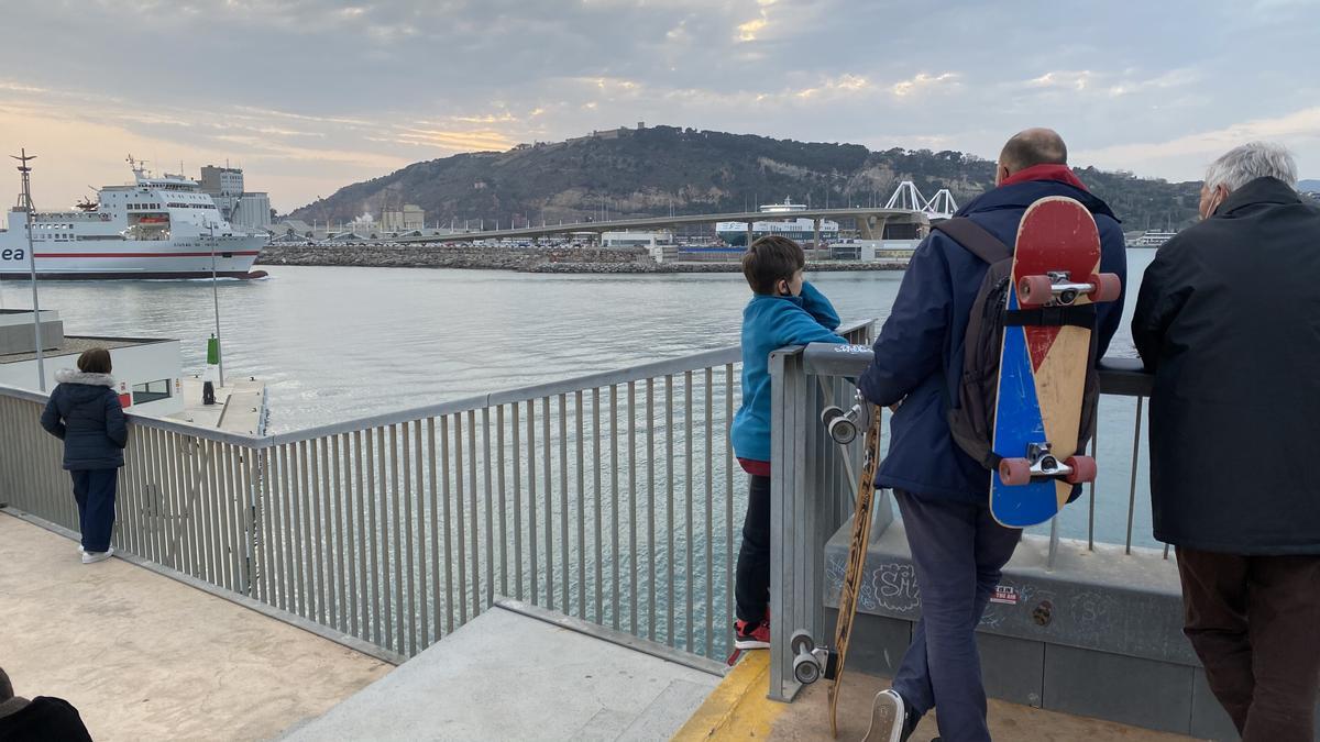 La vaga d’amarradors causa retards de dues hores al port de Barcelona