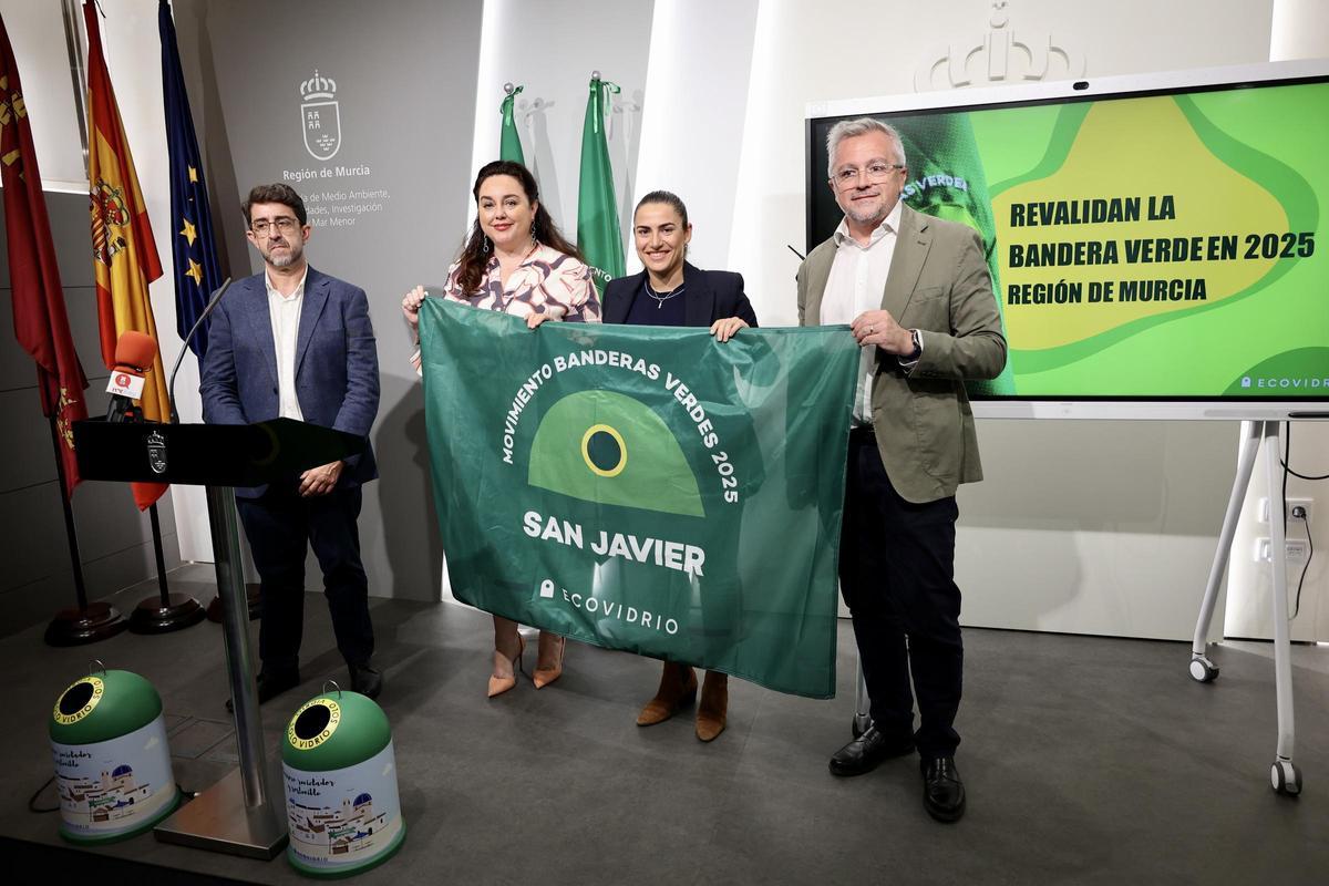 El municipio de San Javier ha revalidado un año más el preciado galardón bandera verde