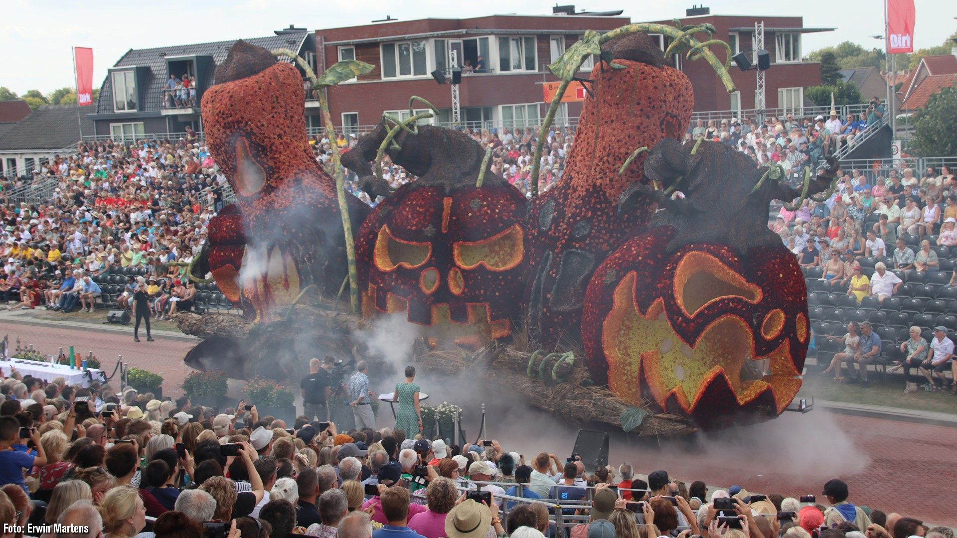 Las espectaculares carrozas de la "Batalla de Flores Holandesa"