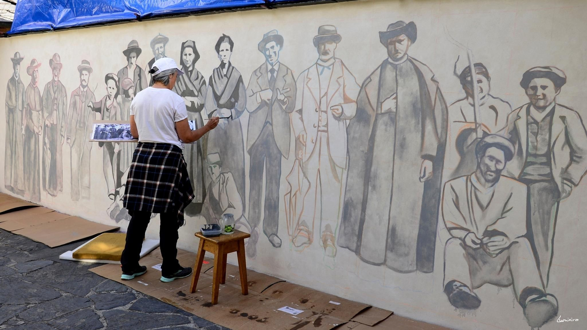 En imágenes: Así hizo María del Roxo el mural del Museo Etnográfico de Grandas de Salime