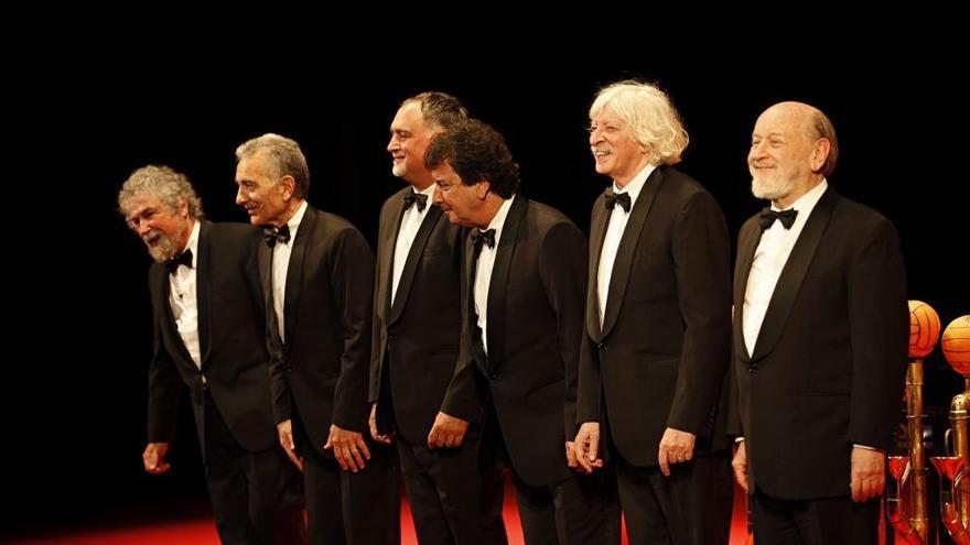 &quot;Les Luthiers&quot; durante su actuación, ayer, en el teatro Jovellanos, en Gijón.