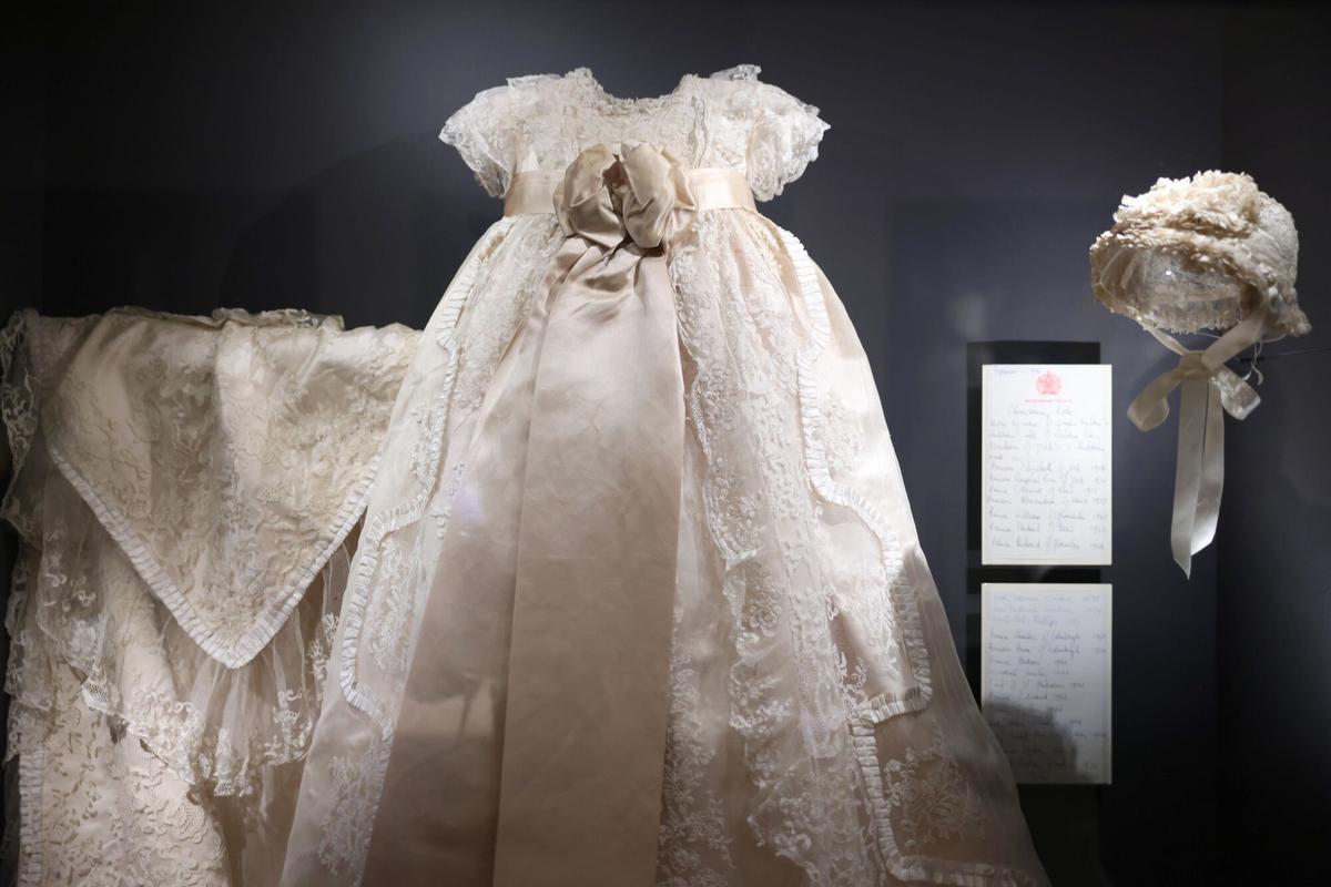 Vestidos de niña de Isabel II.